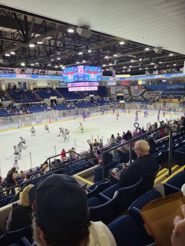 Dow Event Center, bloc: U10, rangée: R, place: 6