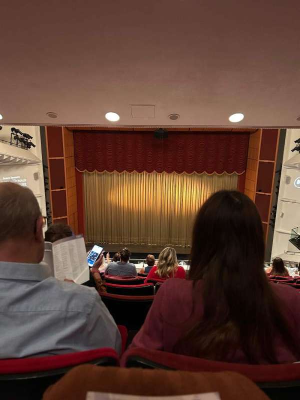 Uihlein Hall, bloc: Center Loge, rangée: H, place: 325