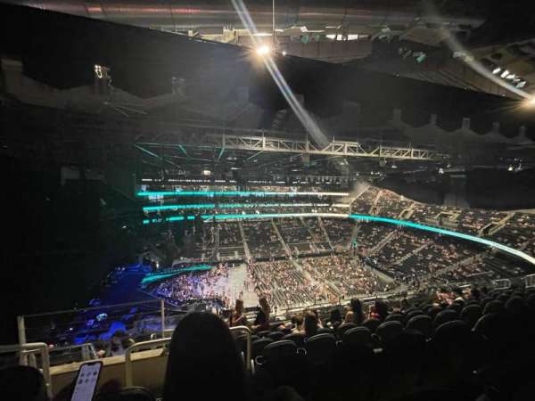 Climate Pledge Arena, bloc: 202, rangée: H, place: 23