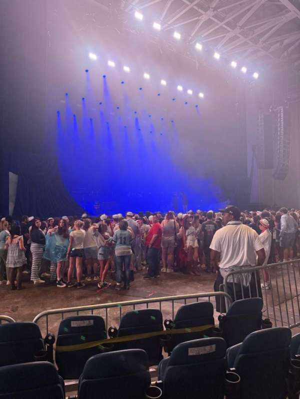 Truliant Amphitheater, bloc: 3, rangée: N, place: 6-7