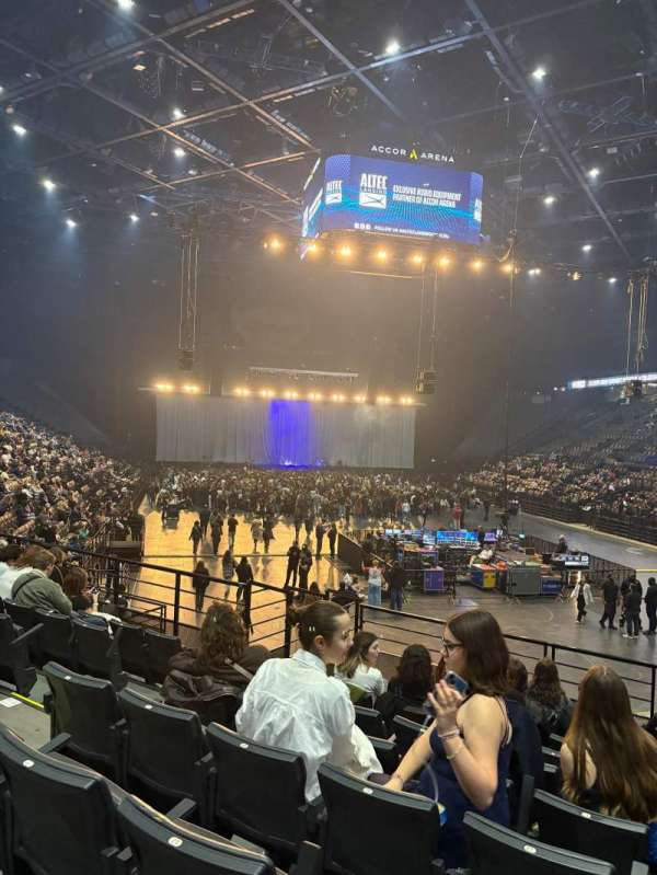Accor Arena, bloc: Gradin T, rangée: 15, place: 14