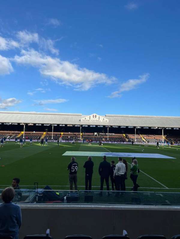 Craven Cottage, bloc: R04, rangée: 9, place: 115