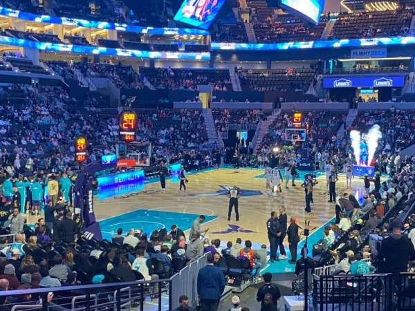 Spectrum Center, bloc: 117, rangée: P, place: 10