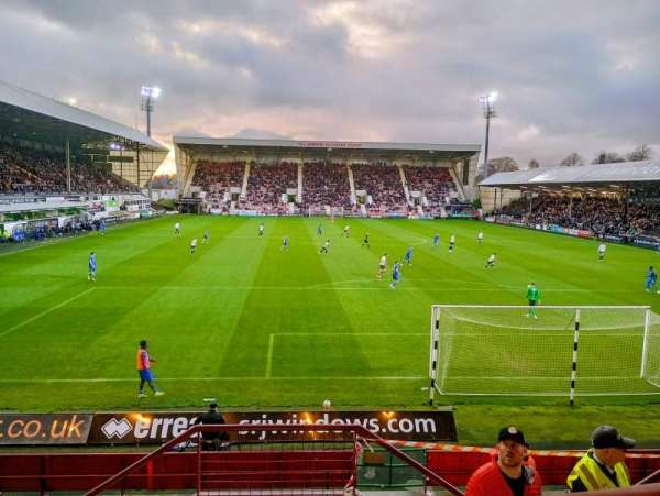 East End Park, bloc: ESX, rangée: M, place: 103