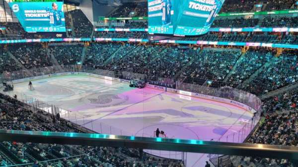 Climate Pledge Arena, bloc: 111, rangée: 1, place: 4