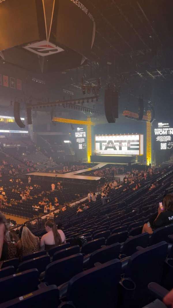 Bridgestone Arena, bloc: 103, rangée: M, place: 15