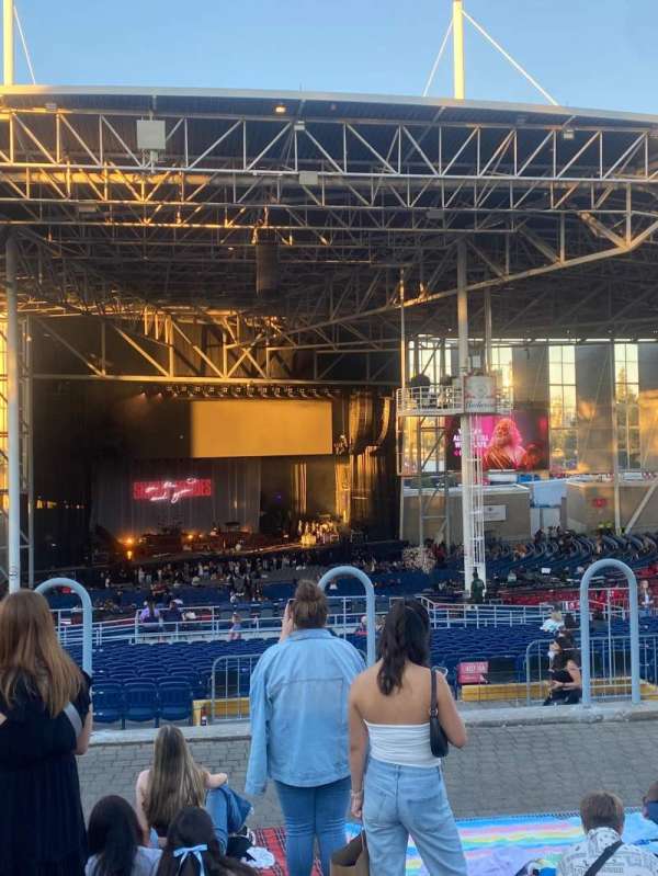 RBC Amphitheatre, bloc: Lawn