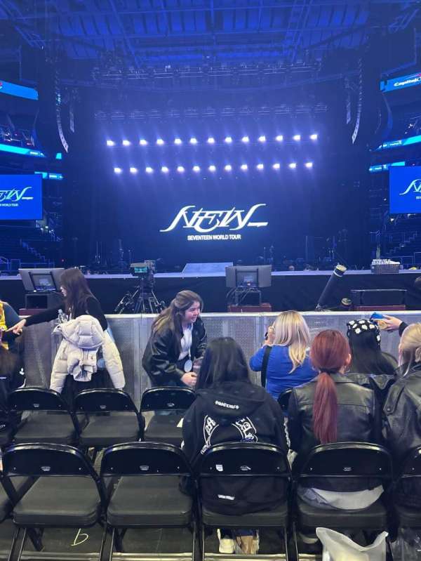 Capital One Arena, bloc: 214, rangée: A, place: 9