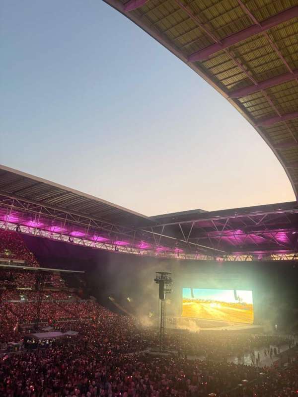 Wembley Stadium, bloc: 207, rangée: 3, place: 134