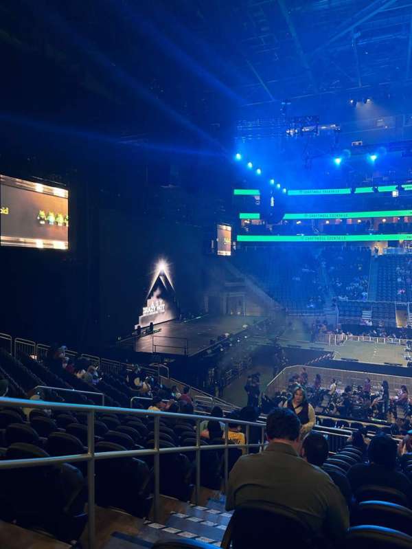 Climate pledge arena, bloc: 02, rangée: U, place: 22