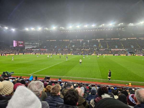Villa Park, bloc: M1, rangée: N, place: 88