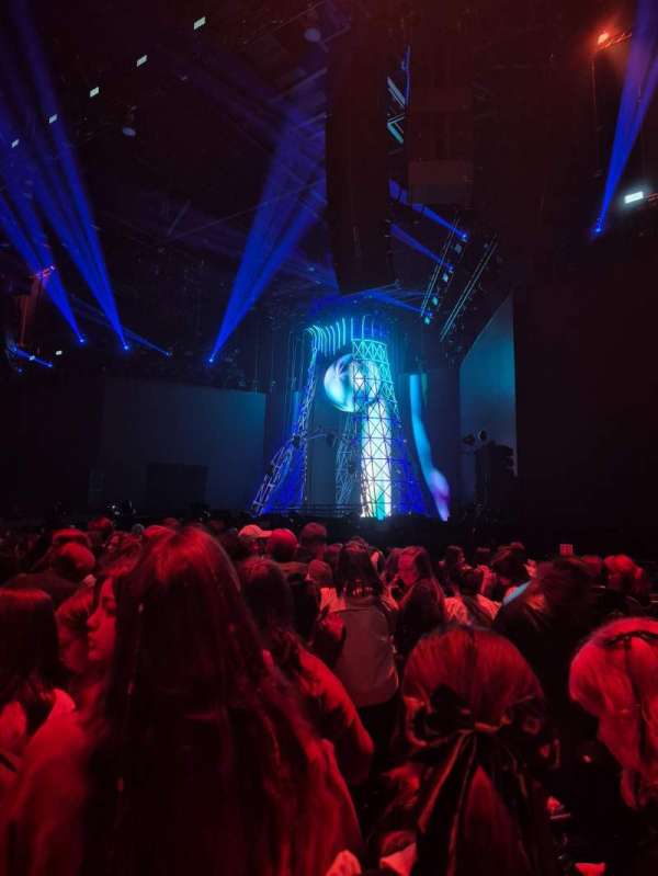 ING Arena, bloc: golden circle standing
