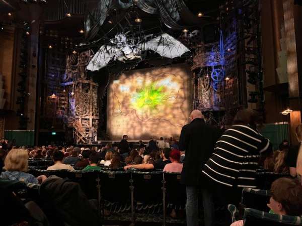 Apollo Victoria Theatre, bloc: Stalls, rangée: T, place: 9