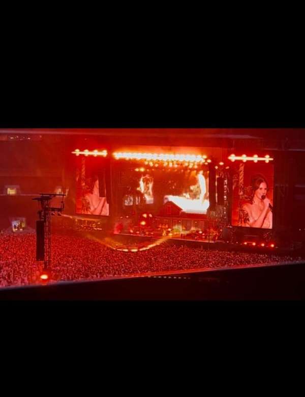 Wembley Stadium, bloc: 4037, rangée: 1, place: 4
