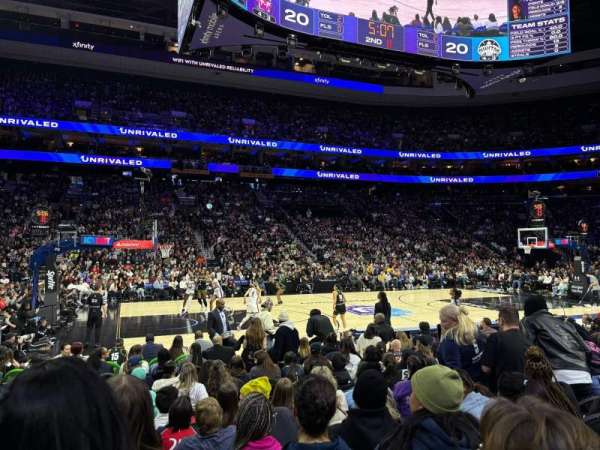 Xfinity Mobile Arena, bloc: 124, rangée: 7, place: 8