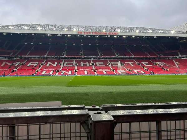 Old Trafford, bloc: S124, rangée: AA, place: 155