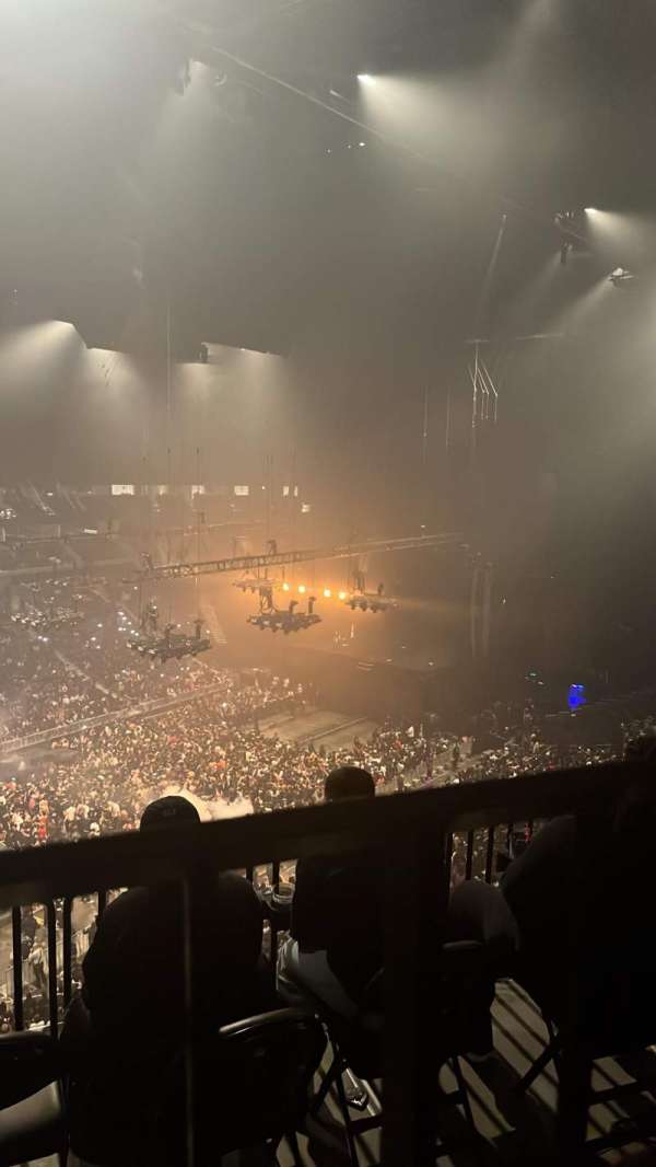 Spectrum Center, bloc: 229, rangée: F, place: 13