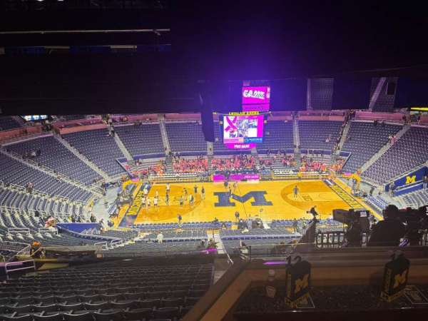 Crisler Center, bloc: Wolverine Den, rangée: C, place: 15