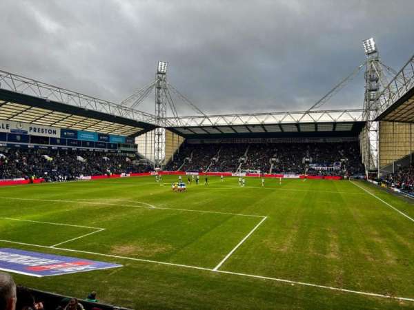 Deepdale, bloc: Bill Shankly KOP L, rangée: 11, place: 33