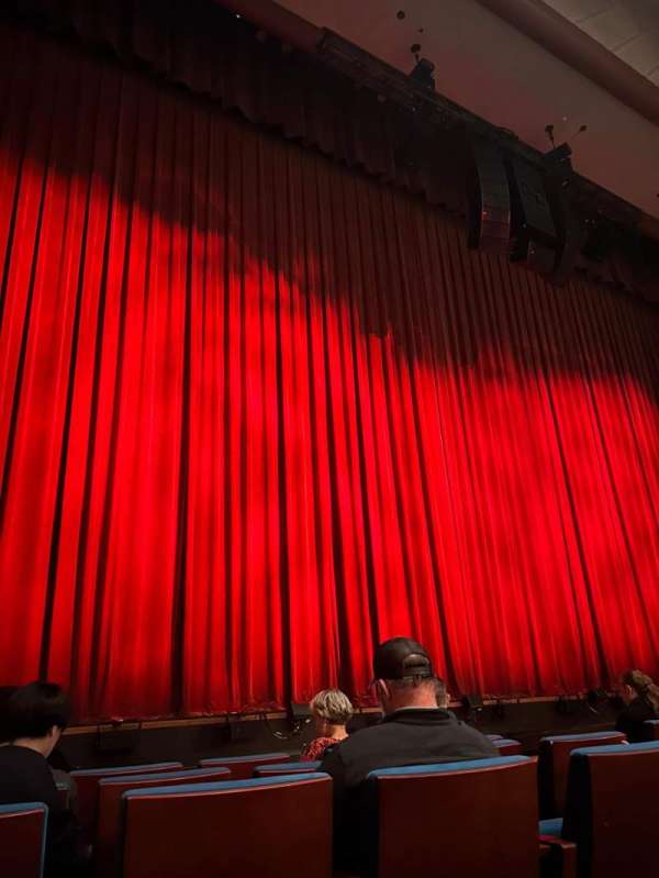 Belk Theater, bloc: Orchestra Front L, rangée: B, place: 202