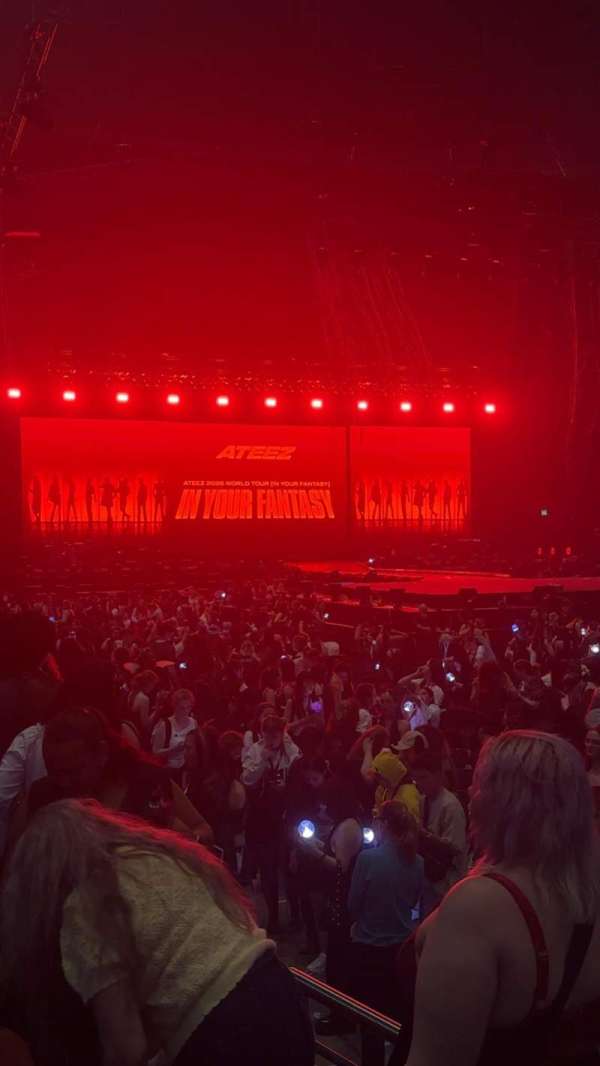 Qudos Bank Arena, bloc: 2, rangée: HH, place: 30