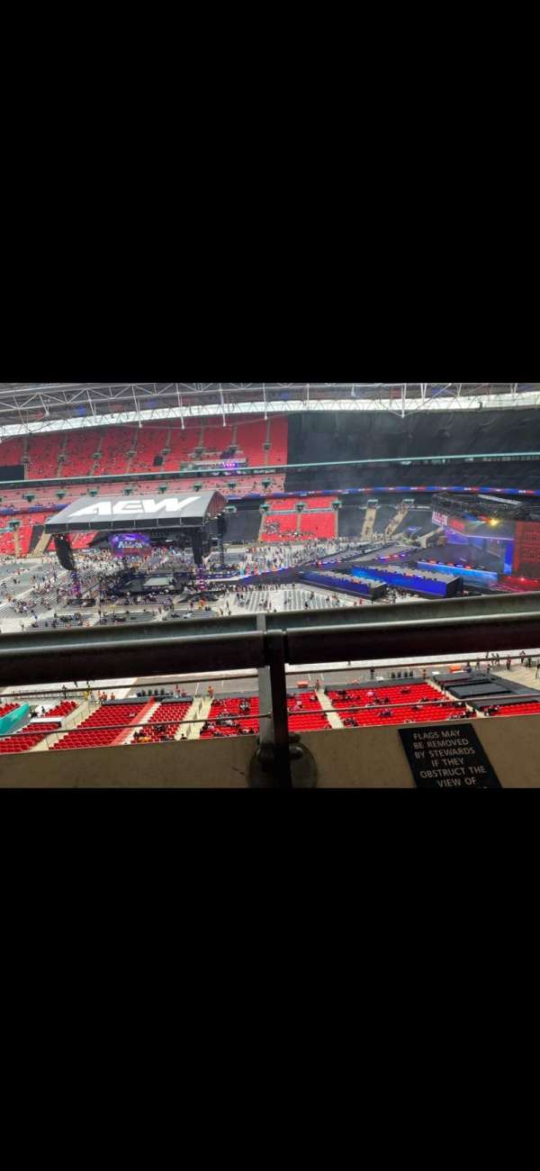 Wembley Stadium, bloc: 550, rangée: 1, place: Unsure