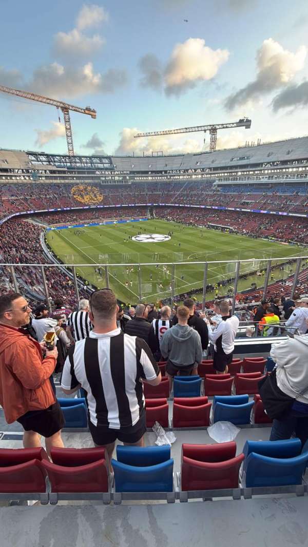 Camp Nou, bloc: 325, rangée: 8, place: 15