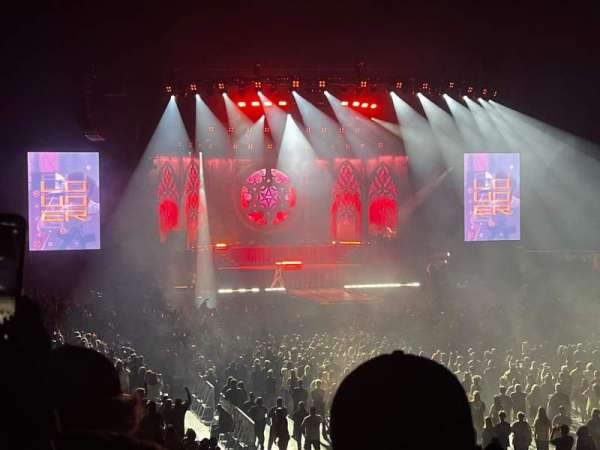 State Farm Arena, bloc: 115, rangée: R, place: 16