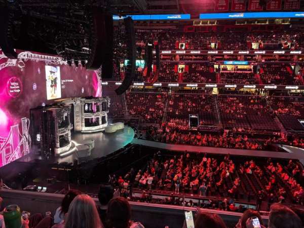 Capital One Arena, bloc: 229, rangée: D, place: 4