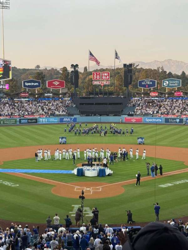 Dodger Stadium, bloc: 102LG, rangée: O, place: 4