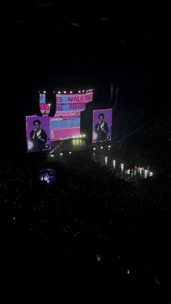 AO Arena, bloc: 206, rangée: Q, place: 13