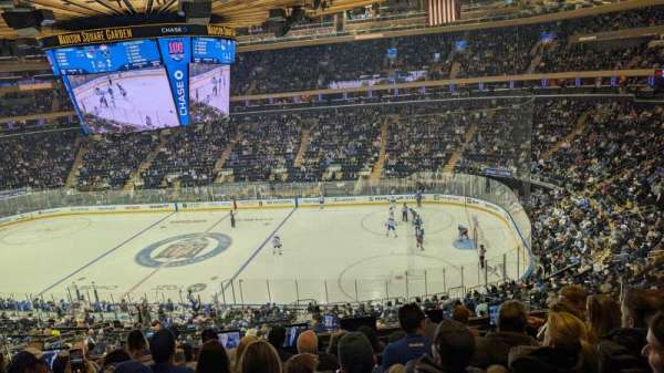 Madison Square Garden, bloc: 213, rangée: 7, place: 9