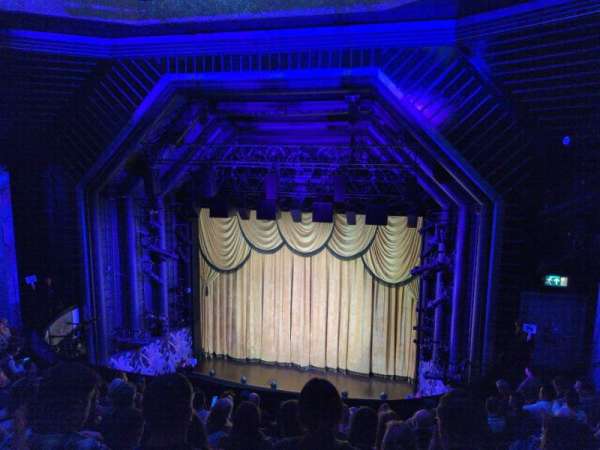 Trafalgar Theatre, bloc: Dress Circle, rangée: J, place: 2