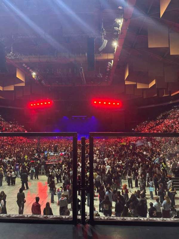 Unipol Arena, bloc: 4 settore, rangée: 1, place: 9