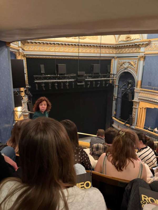 Harold Pinter Theatre, bloc: Royal circle , rangée: E, place: 24