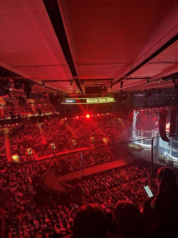 Madison Square Garden, bloc: 312, rangée: 2, place: 3