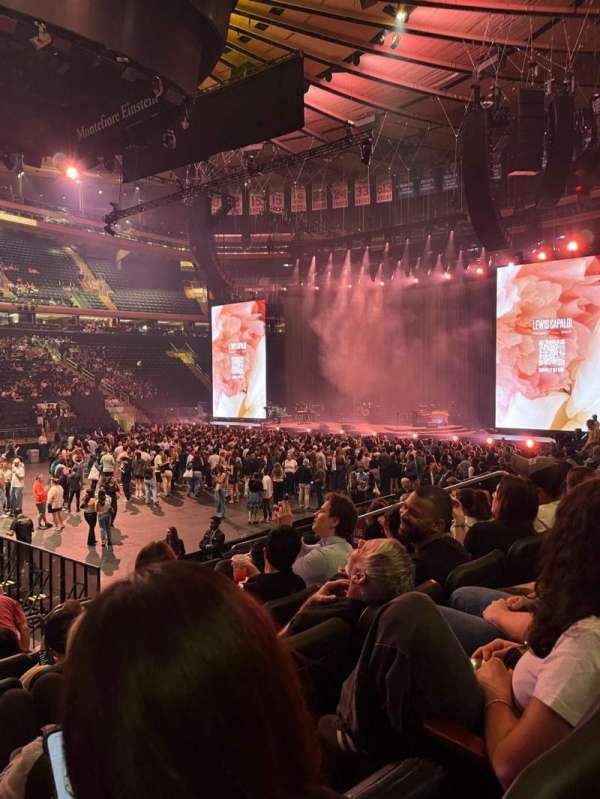 Madison Square Garden, bloc: 106, rangée: 8, place: 11