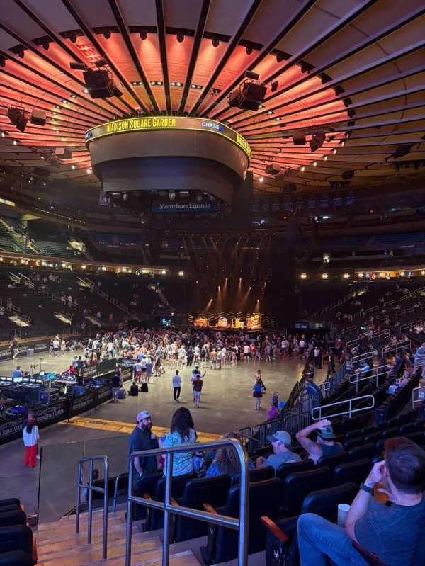 Madison Square Garden, bloc: 103, rangée: 13, place: 20