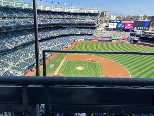 Yankee Stadium, bloc: 416, rangée: 1, place: 24