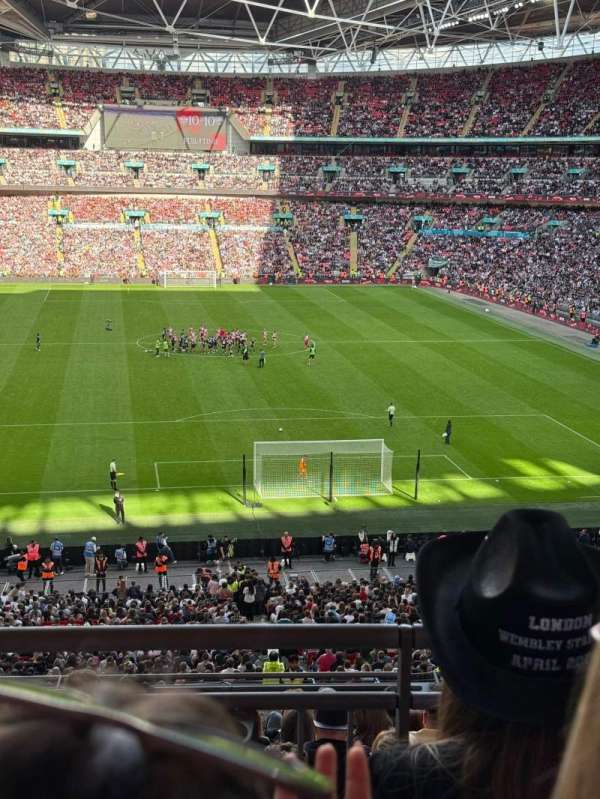 Wembley Stadium, bloc: 240, rangée: 10, place: 25