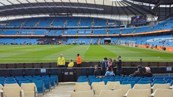 Etihad Stadium, Manchester, bloc: 001, rangée: 13, place: 27