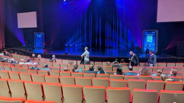 Palace of Fine Arts Theatre, bloc: Orchestra, rangée: J, place: 30