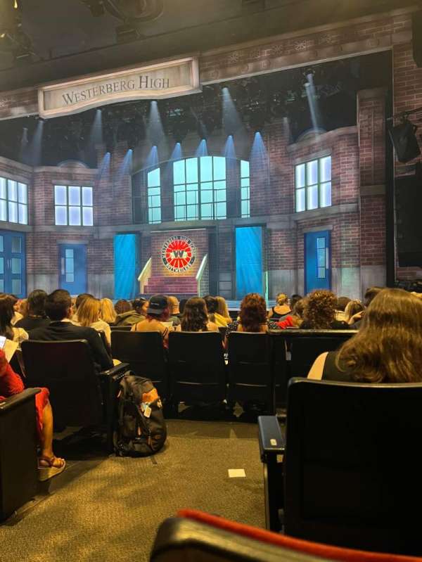 New World Stages - Stage 1, bloc: Orchestra R, rangée: J, place: 2