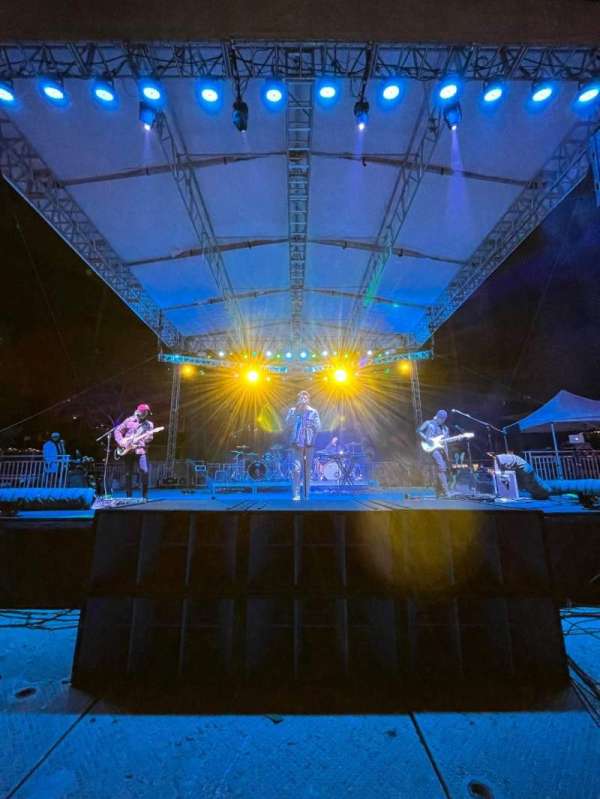 Yuletide At Devon, bloc: GA