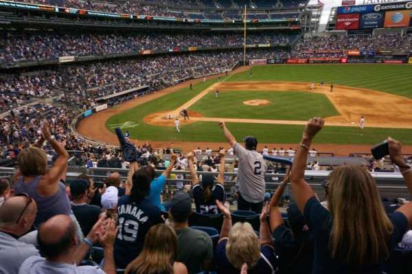 Yankee Stadium, bloc: 216, rangée: 6, place: 214