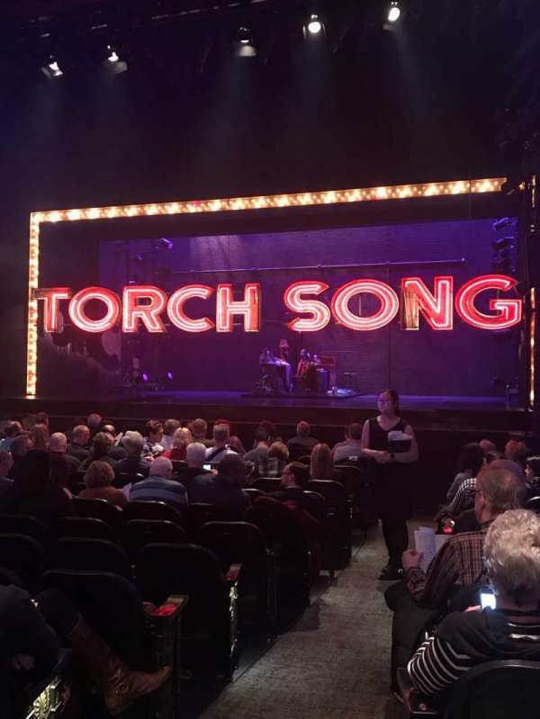 Hayes Theater, bloc: Orchestra R, rangée: N, place: 2
