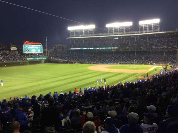 Wrigley Field, bloc: 203, rangée: 15, place: 1