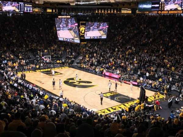 Carver-Hawkeye Arena, bloc: E, rangée: 32, place: 5