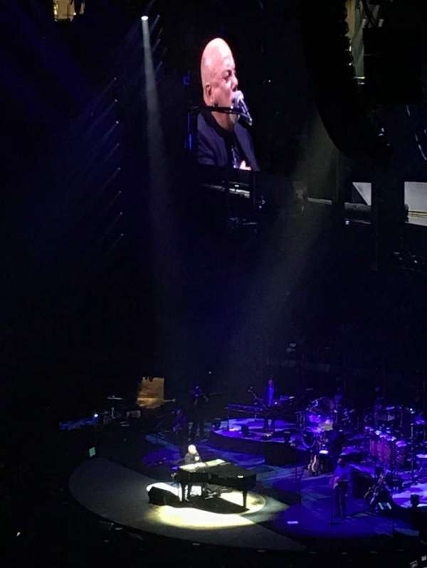 Madison Square Garden, bloc: 211, rangée: 5, place: 1