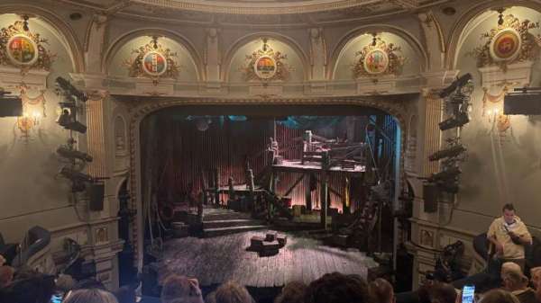 Ambassadors Theatre, bloc: Circle, rangée: G, place: 7
